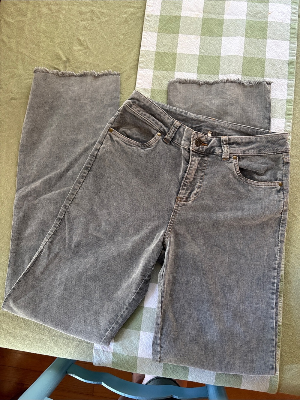 Women's Gray Washed Straight-Leg Jeans
